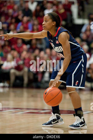 Dic. 30, 2010 - Stanford, in California, Stati Uniti - Stanford conduce Connecticut 34-30 a halftime in acero Pavilion. (Credito Immagine: © Kelly L Cox/Southcreek globale/ZUMAPRESS.com) Foto Stock