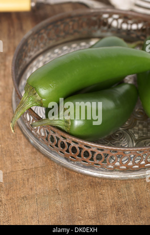 Jalapeno peperoncini verdi ingredienti popolari in Messico e dell'America latina Foto Stock