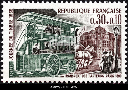 Francobollo Repubblica francese 0,30+0,10 con Post il trasporto con autobus rilasciato 1969 Foto Stock