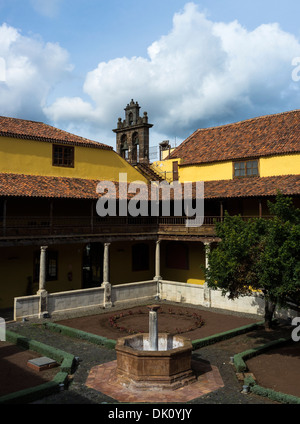 Il cortile e il terrazzo nel Convento de Santo Domingo, San Cristobel de la Laguna, Tenerife, Isole canarie, Spagna Foto Stock