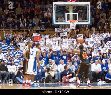 Gen. 10, 2011 - Durham, North Carolina, Stati Uniti - Maryland Terrapins avanti Dino Gregorio (33) libera linea di tiro. Duke beats Maryland 71-64 a Cameron Indoor Stadium (credito Immagine: © Mark Abbott/Southcreek globale/ZUMAPRESS.com) Foto Stock