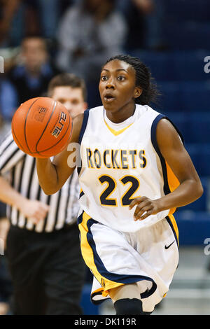 Gen 12, 2011 - Toledo, Ohio, Stati Uniti d'America - Toledo guard Andola Dortch (#22) durante l'azione di gioco. Il Toledo razzi sconfitto il Northern Illinois Huskies 42-31 a Savage Arena a Toledo, Ohio. (Credito Immagine: © Scott Grau/Southcreek globale/ZUMAPRESS.com) Foto Stock