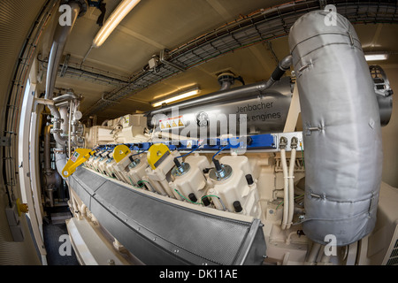 Un containerizzati stazione di alimentazione per consentire il recupero di biogas da fermentazione di discarica. Bio motore a gas e la cogenerazione. Foto Stock