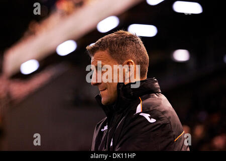 Valencia, Spagna. 01 Dic, 2013. Valencia CF head coach Miroslav Djukic sembra a prima di procedere con la Liga gioco tra Valencia CF e Osasuna a Mestalla stadio, Spagna Credito: Azione Sport Plus/Alamy Live News Foto Stock