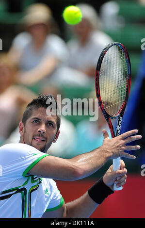 Gen 12, 2011 - Melbourne, Australia - Fernando VERDASCO di Spagna colpisce un diretti in un match contro Gael Monfils del giorno uno del 2011 AAMI Classic Kooyong Tennis Club. (Credito Immagine: © Sydney bassa/Southcreek globale/ZUMAPRESS.com) Foto Stock