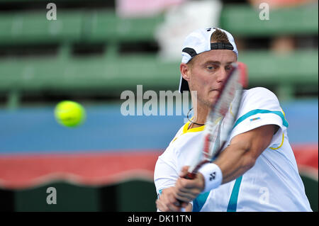 Gen 12, 2011 - Melbourne, Victoria, Australia - Lleyton Hewitt (AUS) svolge un scritto durante la sua partita contro Mikhail YOUZHNY (RUS) il giorno uno del 2011 AAMI Classic Kooyong Tennis Club di Melbourne, Australia. (Credito Immagine: © Sydney bassa/Southcreek globale/ZUMAPRESS.com) Foto Stock