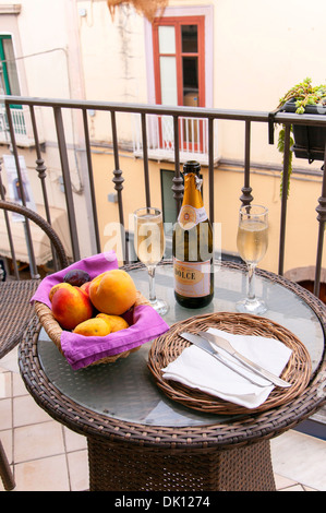 Festa sul balcone a Sorrento Italia Foto Stock