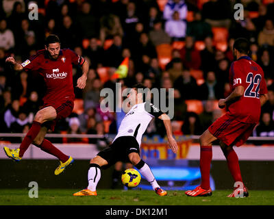 Valencia, Spagna. 01 Dic, 2013. Avanti H.Postiga di Valencia CF (C) scorre prima di colpire durante la Liga gioco tra Valencia CF e Osasuna a Mestalla stadio, Spagna Credito: Azione Sport Plus/Alamy Live News Foto Stock