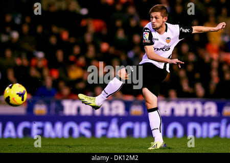 Valencia, Spagna. 01 Dic, 2013. Centrocampista Fede Cartabia di Valencia CF colpisce durante la Liga gioco tra Valencia CF e Osasuna a Mestalla stadio, Spagna Credito: Azione Sport Plus/Alamy Live News Foto Stock