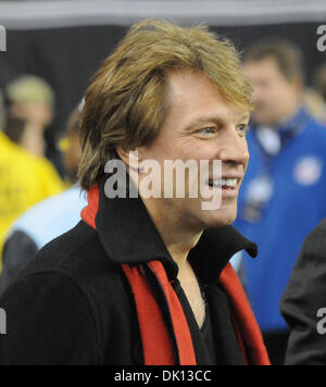 Gen 15, 2011 - Atlanta, Georgia, Stati Uniti - Cantante statunitense Jon Bon Jovi è visto sul margine prima che i falchi di Atlanta ha ospitato il Green Bay Packers nella loro NFL Football Americano NFC divisional playoff gioco presso il Georgia Dome di Atlanta, Georgia, Stati Uniti d'America, 15 gennaio 2011. (Credito Immagine: © Erik Lesser/ZUMAPRESS.com) Foto Stock