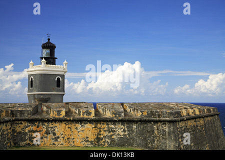 Faro (1846/1908), San Felipe del Morro Castle (1540S-1786), il Sito Storico Nazionale di San Juan, la vecchia San Juan, Puerto Rico Foto Stock