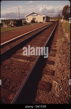 Deposito di passeggeri a Mount Vernon, Washington, a nord di Seattle. AMTRAK è al lavoro per rinnovare molti dei terminali di esso... 556124 Foto Stock