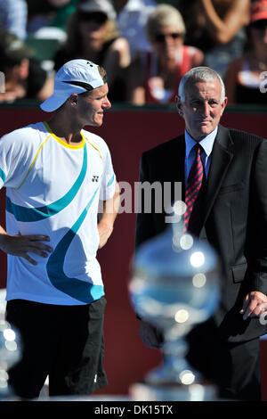 Gen 15, 2011 - Melbourne, Victoria, Australia - Lleyton Hewitt (AUS) Chat con Colin Stubbs il promotore del 2011 AAMI Classic Kooyong Tennis Club di Melbourne, Australia. (Credito Immagine: © Sydney bassa/Southcreek globale/ZUMAPRESS.com) Foto Stock