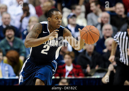 Gen 17, 2011 - Storrs, Connecticut, Stati Uniti d'America - Villanova G Maalik Wayne (2) porta la palla fino alla corte. Connecticut sconfigge Villanova 61 - 59 a Gampel Pavilion. (Credito Immagine: © Geoff Bolte/Southcreek globale/ZUMAPRESS.com) Foto Stock