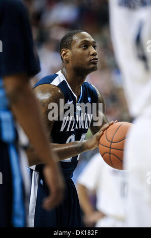 Gen 17, 2011 - Storrs, Connecticut, Stati Uniti d'America - Villanova G Corey Stokes (24) La ripresa di un tiro libero. Connecticut sconfigge Villanova 61 - 59 a Gampel Pavilion. (Credito Immagine: © Geoff Bolte/Southcreek globale/ZUMAPRESS.com) Foto Stock