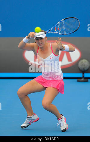 Gen 18, 2011 - Melbourne, Victoria, Australia - Sally Peers (AUS) in azione durante la sua prima partita contro Petra KVITOVA (CZE) al giorno due degli Australian Open 2011 a Melbourne Park, Australia. (Credito Immagine: © Sydney bassa/Southcreek globale/ZUMAPRESS.com) Foto Stock