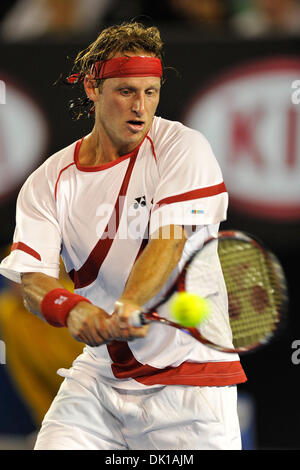 Gen 18, 2011 - Melbourne, Victoria, Australia - David Nalbandian (ARG) in azione durante il suo match di primo turno contro Lleyton Hewitt (AUS) al giorno due degli Australian Open 2011 a Melbourne Park, Australia. (Credito Immagine: © Sydney bassa/Southcreek globale/ZUMAPRESS.com) Foto Stock