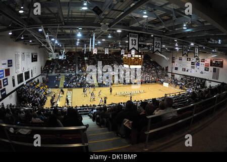 Gen 20, 2011 - San Bonaventura, New York, Stati Uniti d'America - Il San Bonaventura Bonnies giocare in difesa nel primo semestre contro il Saverio moschettieri. Xavier sconfitto San Bonaventura 79-65 davanti a 4,244 il Bob Lanier corte all'Reilly centro a San Bonaventura, NY. (Credito Immagine: © Michael Johnson/Southcreek globale/ZUMAPRESS.com) Foto Stock