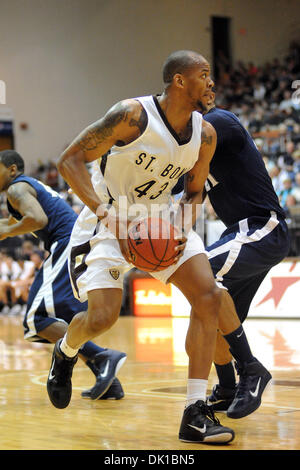 Gen 20, 2011 - San Bonaventura, New York, Stati Uniti d'America - San Bonaventura Bonnies avanti Da'Quan Cook (43) gira verso il canestro nel post durante la seconda metà contro Xavier. Xavier sconfitto San Bonaventura 79-65 davanti a 4,244 il Bob Lanier corte all'Reilly centro a San Bonaventura, NY. (Credito Immagine: © Michael Johnson/Southcreek globale/ZUMAPRESS.com) Foto Stock