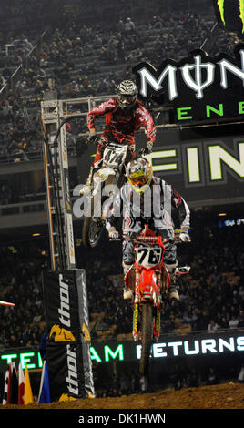 Gen 23, 2011 - Los Angeles, CA, Stati Uniti d'America - 22 gennaio 2011-Los Angeles, California, Stati Uniti d'America-AMA Supercross corse di moto presso il Dodger Stadium. Questa è la prima volta che ama Supercross gare si sono svolte presso il Dodger Stadium...immagine di credito: cr Scott Mitchell/ZUMA premere (credito Immagine: © Scott Mitchell/ZUMAPRESS.com) Foto Stock