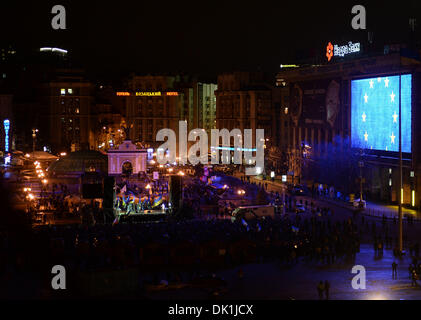 Kiev, Ucraina. Il 1 dicembre 2013. Piazza Indipendenza a Kiev in Ucraina. Grandi manifestazioni ha scosso la capitale ucraina di Kiev, con decine di migliaia di persone che prendono per le strade della città il 1 dicembre per protestare contro il presidente Viktor Yanukovych ha deciso di sospendere un patto commerciale con l'Unione europea (UE). (Xinhua/Jia Yuchen/Alamy Live News) Foto Stock