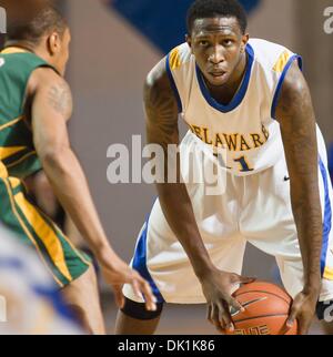 Gen 24, 2011 - Newark, Delaware, Stati Uniti d'America - Delaware Senior Guard (#11) Alphonso Dawson durante l'azione di gioco lunedì notte contro George Mason. Dawson finito il gioco con 6 punti. George Mason sconfigge Delaware 69-49 al Bob Carpenter Center di Newark Delaware lunedì notte. (Credito Immagine: © Saquan Stimpson/Southcreek globale/ZUMAPRESS.com) Foto Stock