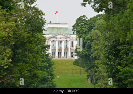 Belweder Palace, residenza del Presidente della Repubblica di Polonia, visto dal Regio Parco Lazienki, Varsavia, Polonia Foto Stock
