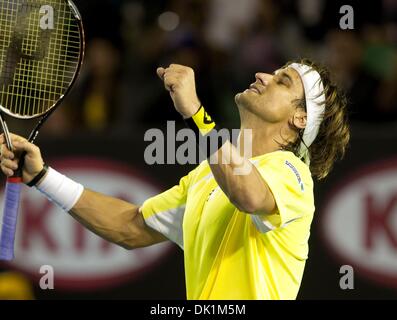 Jan 26, 2011 - Melbourne, Australia - David FERRER (ESP) celebra la sua vittoria su Nadal (ESP) nella loro quarterfinal match il giorno dieci degli Australian Open 2011 a Melbourne Park. (Credito Immagine: © Susan Mullane/ZUMAPRESS.com) Foto Stock