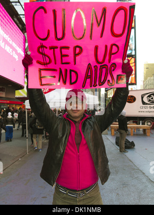 Rally in Times Square segna il venticinquesimo anniversario della Giornata Mondiale dell Aids, dic1, 2013. Foto Stock