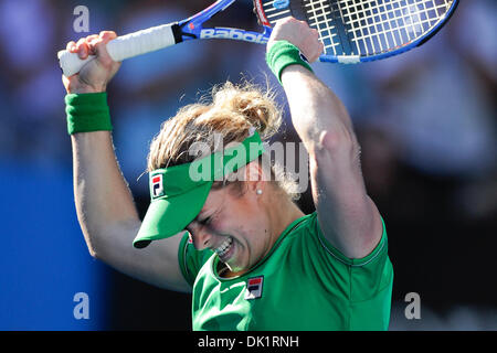 Gen 27, 2011 - Melbourne, Victoria, Australia - Kim Clijsters (BEL) celebra il suo vincente semifinale partita contro Vera ZVONAREVA (RUS) il giorno undici degli Australian Open 2011 a Melbourne Park, Australia. (Credito Immagine: © Sydney bassa/Southcreek globale/ZUMAPRESS.com) Foto Stock