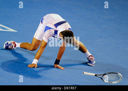 Gen 27, 2011 - Melbourne, Victoria, Australia - Novak Djokovic (SRB) in azione durante i suoi semi final match contro Roger Federer (SUI) il giorno undici degli Australian Open 2011 a Melbourne Park, Australia. (Credito Immagine: © Sydney bassa/Southcreek globale/ZUMAPRESS.com) Foto Stock