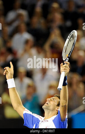 Gen 27, 2011 - Melbourne, Victoria, Australia - Novak Djokovic (SRB) celebra la sua vittoria su Roger Federer (SUI) nella semifinale partita il giorno undici degli Australian Open 2011 a Melbourne Park, Australia. (Credito Immagine: © Sydney bassa/Southcreek globale/ZUMAPRESS.com) Foto Stock