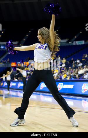 Gen 27, 2011 - Baton Rouge, Louisiana, Stati Uniti - 27 gennaio 2011- Arkansas presso la LSU; la LSU Tiger ragazze intrattenere la folla durante il gioco; il Razorbacks ha vinto il gioco53-45 (credito Immagine: © Giovanni Korduner/Southcreek globale/ZUMAPRESS.com) Foto Stock