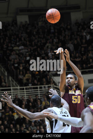 Gen 29, 2011 - West Lafayette, Indiana, Stati Uniti d'America - Minnesota di Ralph Sampson III (50) del gioco tra il Minnesota e Purdue In Mackey Arena in West Lafayette. Purdue ha vinto il gioco 73-61. (Credito Immagine: © Sandra Duchi/Southcreek globale/ZUMAPRESS.com) Foto Stock