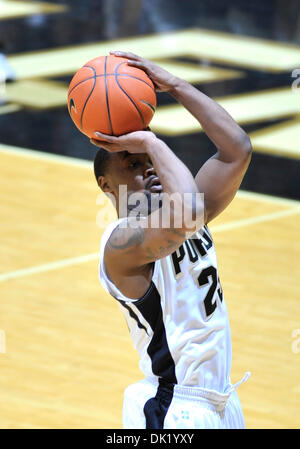 Gen 29, 2011 - West Lafayette, Indiana, Stati Uniti d'America - della Purdue Jr G Lewis Jackson (23) del gioco tra il Minnesota e Purdue In Mackey Arena in West Lafayette. Purdue ha vinto il gioco 73-61. (Credito Immagine: © Sandra Duchi/Southcreek globale/ZUMAPRESS.com) Foto Stock