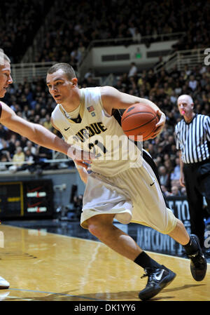 Gen 29, 2011 - West Lafayette, Indiana, Stati Uniti d'America - Purdue così G DJ Byrd (21) aziona in gioco tra Minnesota e Purdue In Mackey Arena in West Lafayette. Purdue ha vinto il gioco 73-61. (Credito Immagine: © Sandra Duchi/Southcreek globale/ZUMAPRESS.com) Foto Stock