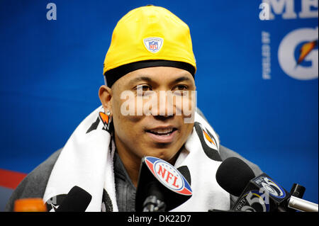 1 febbraio 2011 - Arlington, Texas, Stati Uniti d'America - Pittsburgh Steelers wide receiver Hines Ward (86) risponde alle domande durante il 2011 Super Bowl Media Day a Dallas Cowboys Stadium di Arlington, Texas. (Credito Immagine: © Jerome Miron/Southcreek globale/ZUMAPRESS.com) Foto Stock