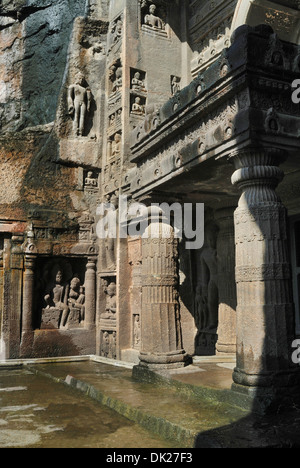 Grotta 19 : Porzione della facciata di chaitya. Grotte di Ajanta, Aurangabad, Maharashtra, India Foto Stock