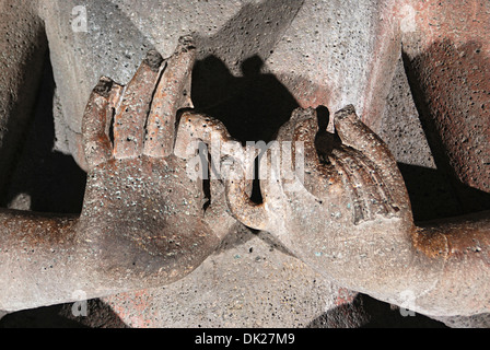 Cave 20: Insegnamento atteggiamento mudra. Grotte di Ajanta, Aurangabad, Maharashtra, India Foto Stock