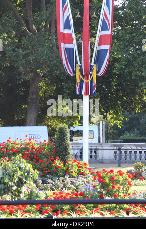 L'Unione bandiera fuori Buckingham Palace Foto Stock