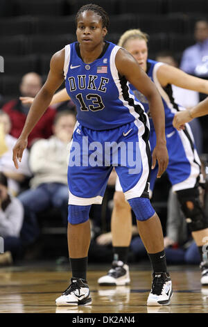 Febbraio 11, 2011 - Winston-Salem, North Carolina, Stati Uniti - Duca di protezione/avanti Karima Natale (13) sulla difesa. Duke vince 82-39. (Credito Immagine: © Jim Dedmon/Southcreek globale/ZUMAPRESS.com) Foto Stock