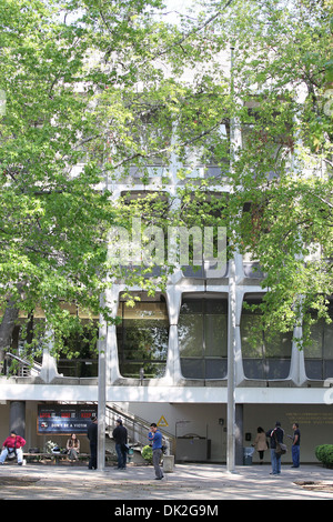 Vista generale di Van Nuys stazione di polizia dove Bobby Brown è stato prenotato per DUI Los Angeles California - 26.03.12 Foto Stock