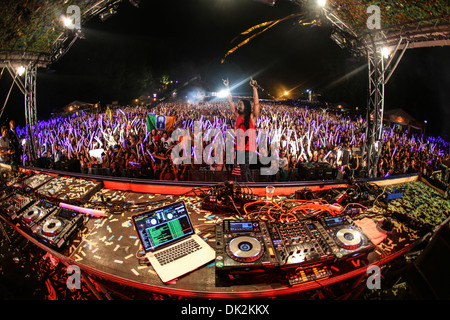 DJ Steve Aoki eseguendo in Mysteryland Foto Stock