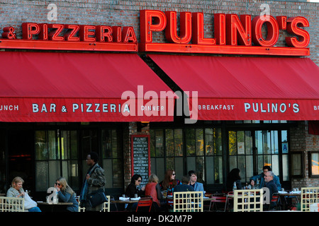 Matt Smith Karen Gillan cast del medico che lo shopping e per mangiare il pranzo in Lower Manhattan New York City USA - 13.04.12 Foto Stock