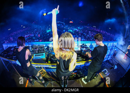 Krewella performing live at Ultra Music Festival in Europa Foto Stock