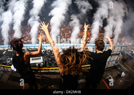 Krewella performing live at Ultra Music Festival in Europa Foto Stock