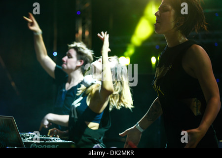 Krewella performing live at Ultra Music Festival in Europa Foto Stock