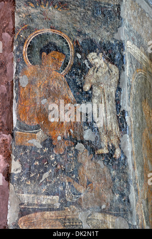 Cave 10: dipinti su pilastri. Seduto immagine del Buddha in boon dando la postura. Grotte di Ajanta, Aurangabad, Maharashtra, India Foto Stock