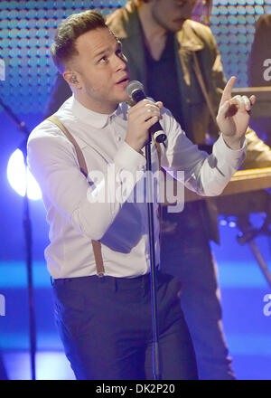 Huerth, Germania. 01 Dic, 2013. Cantante britannico Olly Murs esegue durante la trasmissione in diretta della mostra "2013! Menschen, Bilder, Emotionen' (lit. 2013! Persone, Immagini, emozioni) del canale TV tedesco RTL in Huerth, Germania, 01 dicembre 2013. Foto: HENNING KAISER/dpa/Alamy Live News Foto Stock