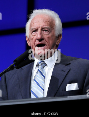 Bob Uecker Milwaukee Brewers Play-By-Play Voice Bob Uecker introdotto nella radiodiffusione NAB Hall of Fame al NAB di Las Vegas Hilton Foto Stock